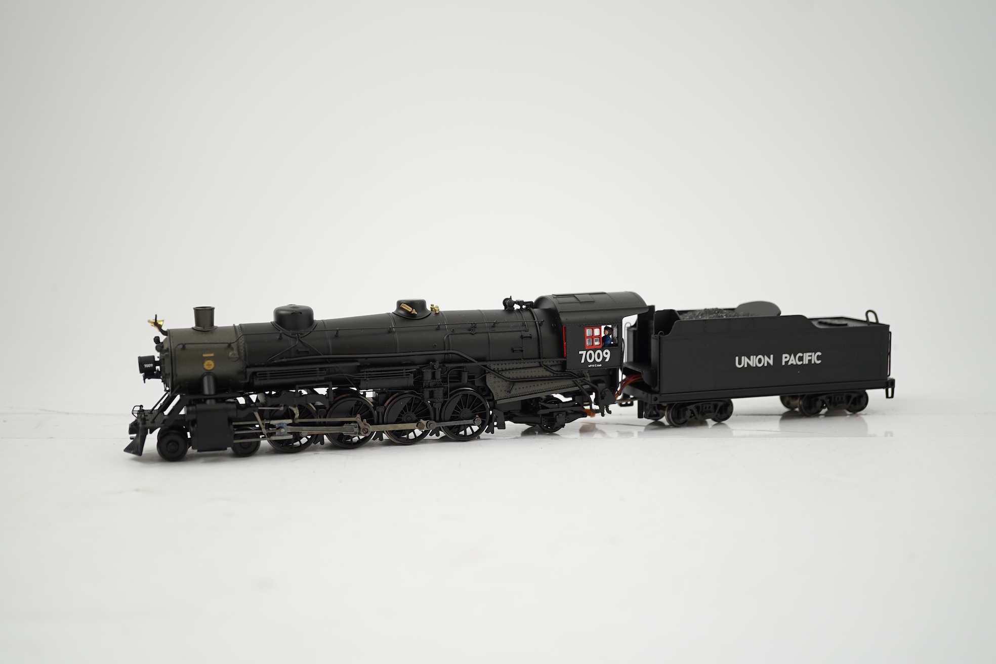 A boxed HO gauge Spectrum by Bachmann (81603) model of Unio Pacific USRA, 7009, 4-8-2 Light Mountain locomotive with bogie tender, powered for two rail operation.
